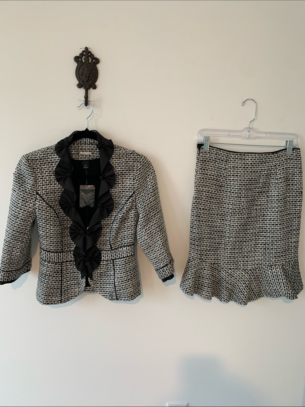White House Black Market Tweed Ruffle-Front Blazer with Matching Skirt 0 NWOT